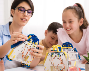 Khóa học Robotics giúp trẻ sáng tạo không giới hạn Khóa học Robotics giúp trẻ sáng tạo không giới hạn