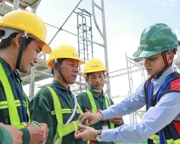 Vì Sao Thiết Bị Bảo Vệ Đầu Là Trang Bị Không Thể Thiếu?