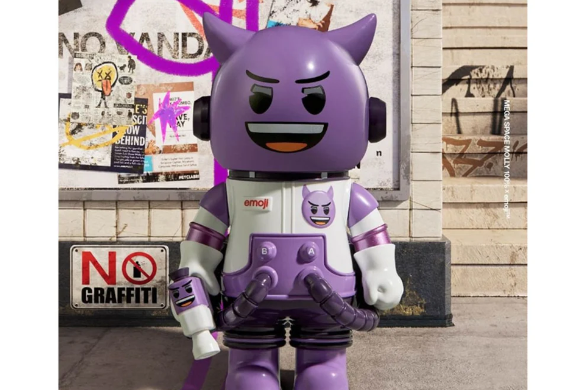 mo-hinh-pop-mart-molly-emoji-doc-dao-1