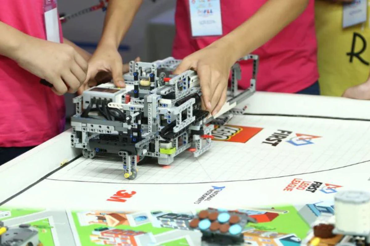 robotacon-cuoc-thi-robotics-toan-cau-1